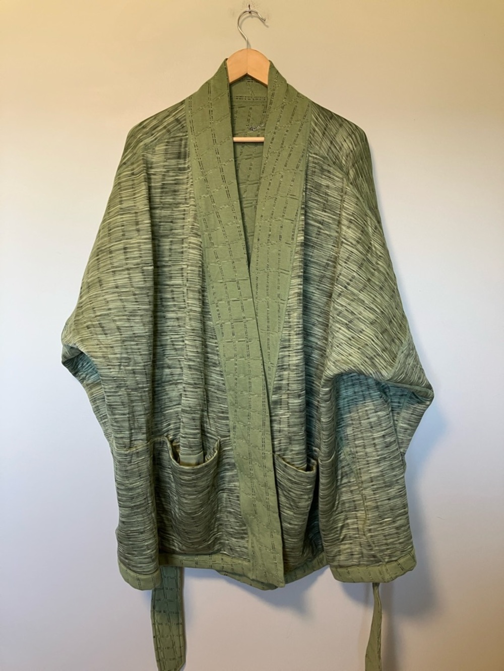 Nike Yoga Fit Reversible Olive Green Tie-Waist Therma fit Luxe Jacquard Kimono - Picture 7 of 11